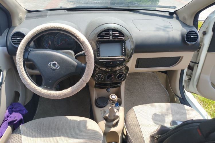 Used Geely Auto Panda Classic 2011 1.3L Manual Comfort II Center Console