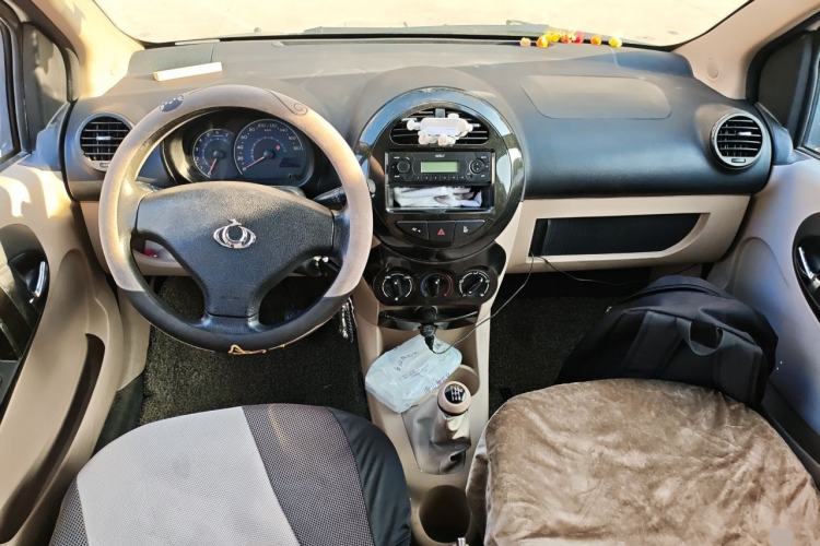 Used Geely Auto Panda Classic 2011 1.3L Manual Luxury Version Center Console