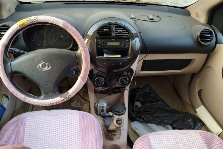 Used Geely Auto Panda Classic 2011 1.0L Manual Comfort II Center Console