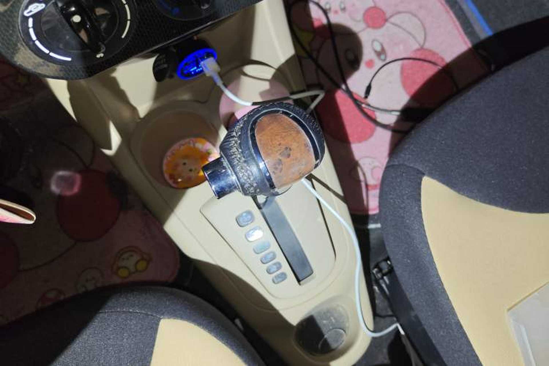 Used Geely Auto Panda Classic 2011 1.3L Automatic Luxury Model Gear Lever