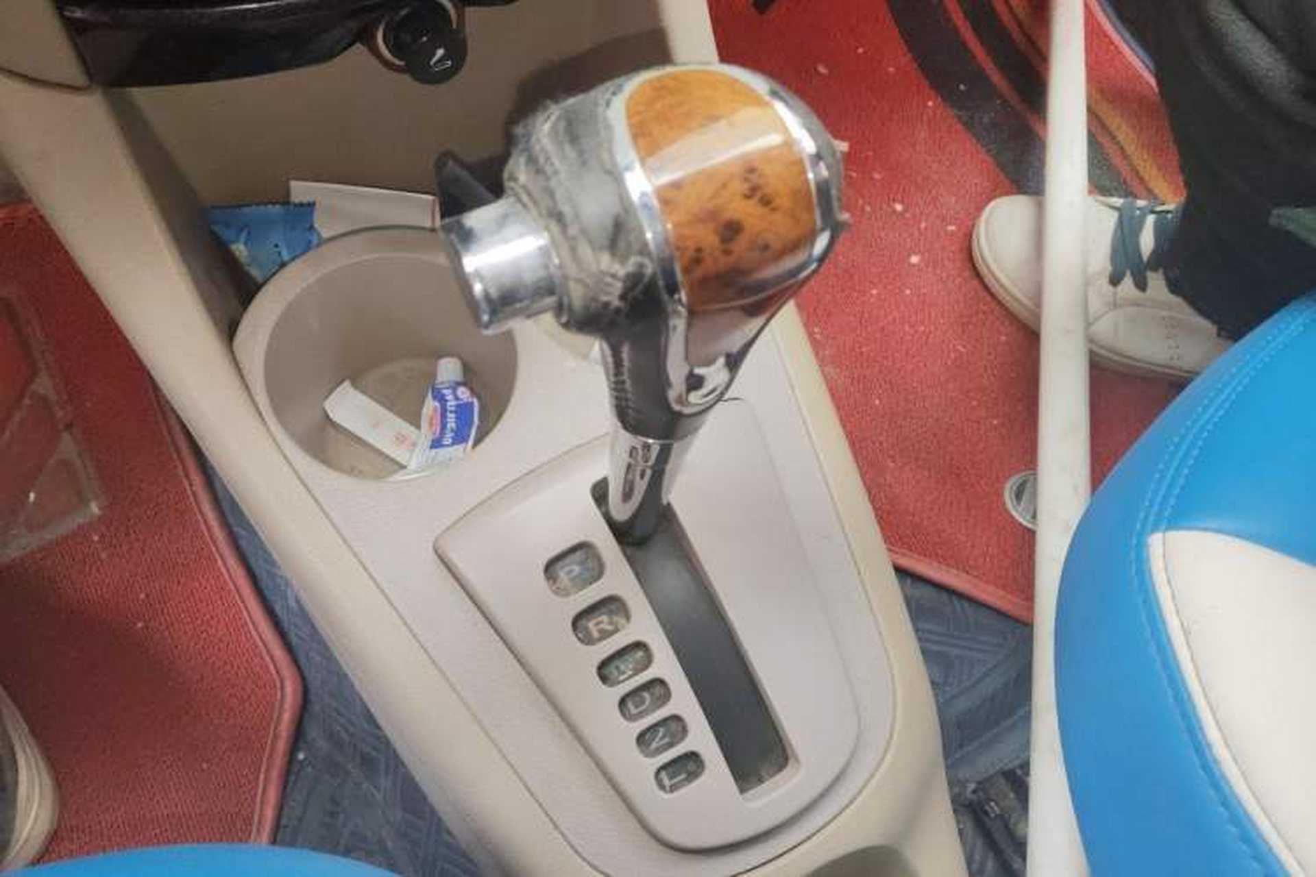 Used Geely Auto Panda Classic 2011 1.3L Automatic Luxury Model Gear Lever
