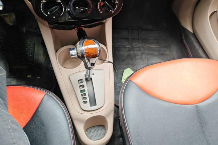 Used Geely Auto Panda Classic 2011 1.3L Automatic Luxury Model Gear Lever