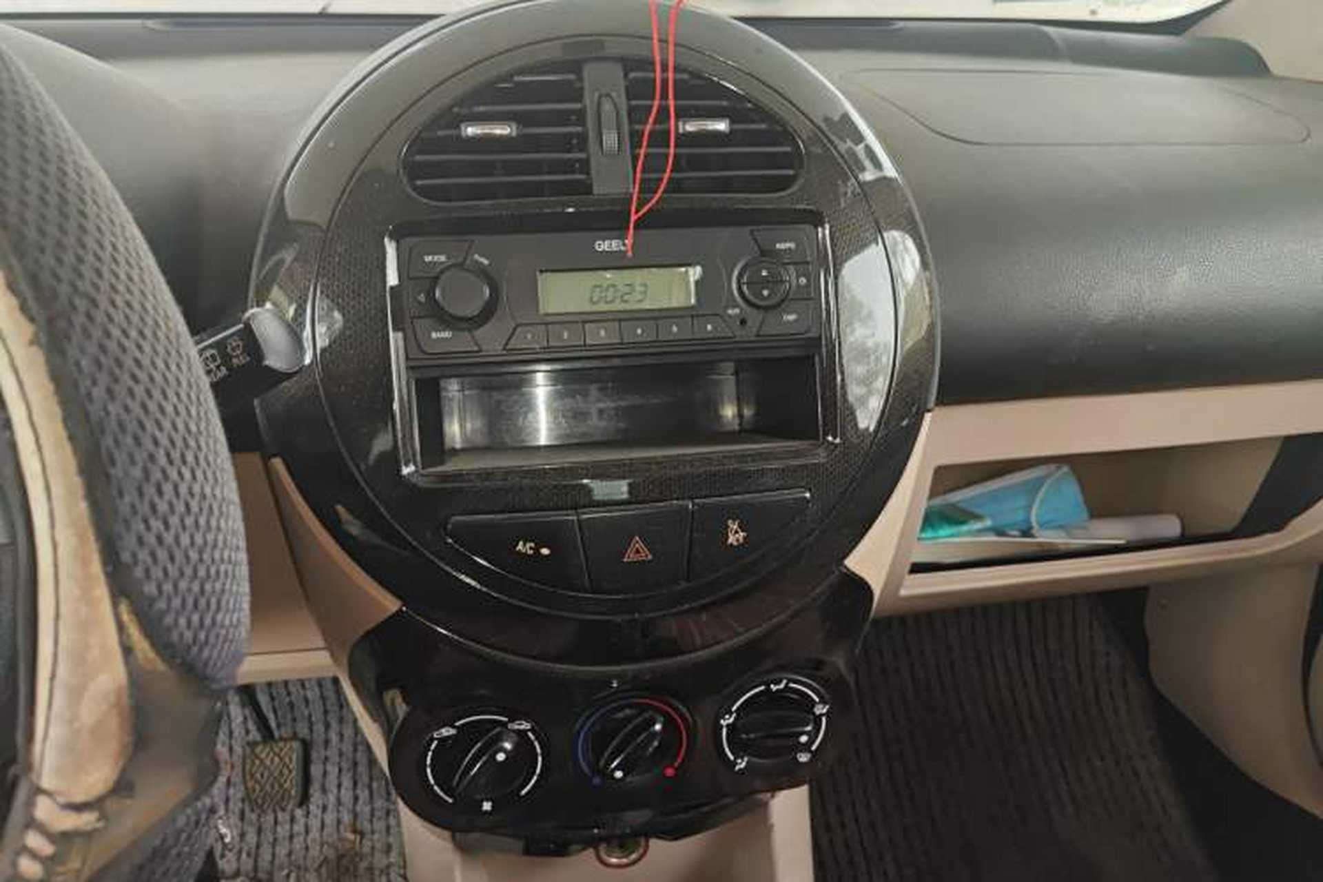 Used Geely Auto Panda Classic 2011 1.3L Manual Luxury Version Audio And AC Panel