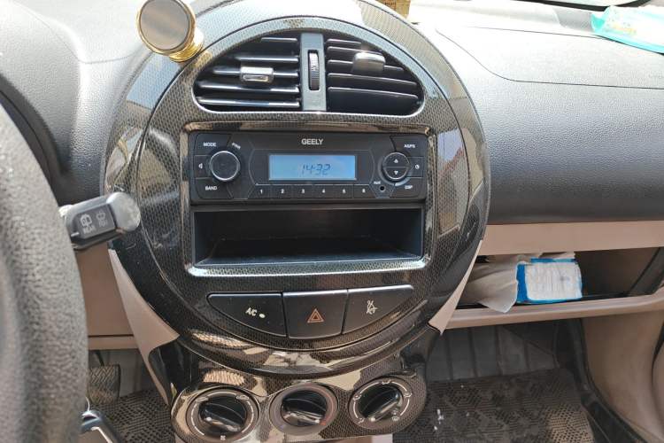 Used Geely Auto Panda Classic 2011 1.3L Manual Comfort II Audio And AC Panel