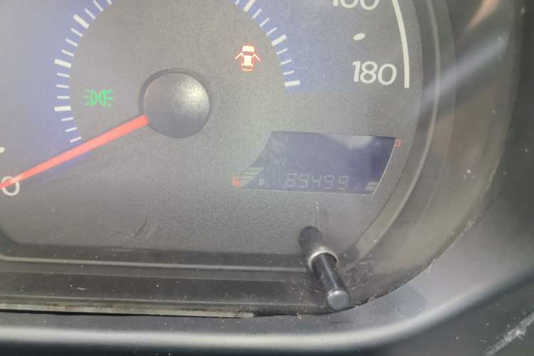 Used Geely Auto Panda Classic 2013 1.0L Manual Entry-Level Model Odometer Close Up