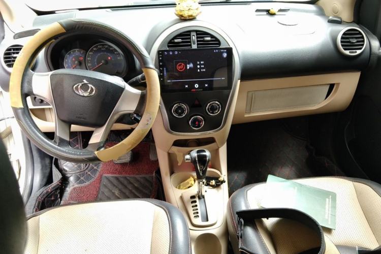 Used Geely Auto Panda Classic 2014 CROSS 1.5L Automatic Elite Model Center Console