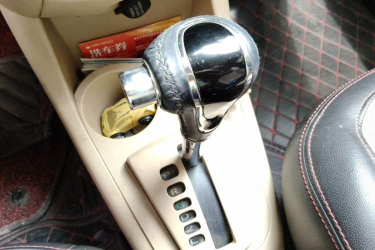 Used Geely Auto Panda Classic 2014 CROSS 1.5L Automatic Elite Model Gear Lever