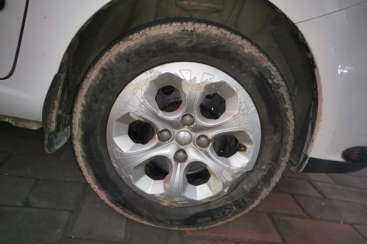 Used Geely Auto Panda Classic 2014 CROSS 1.5L Automatic Entry Model Right Front Wheel Hub