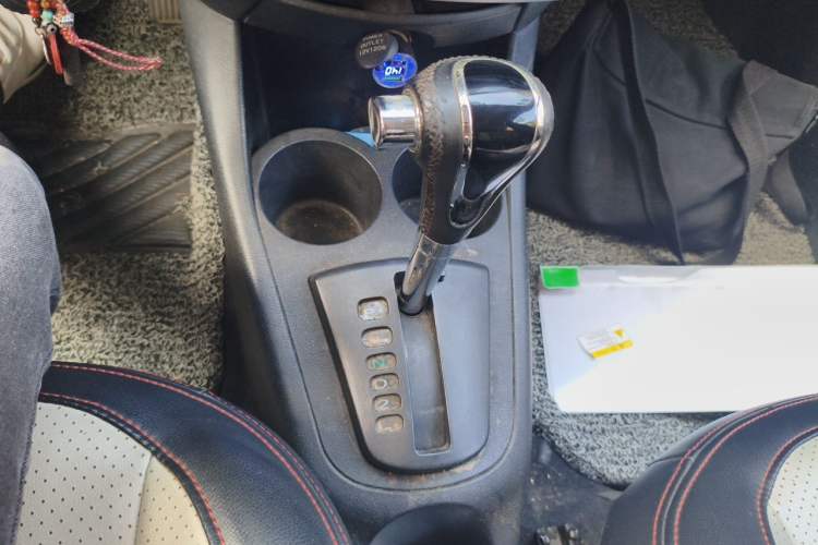 Used Geely Auto Panda Classic 2015 1.5L Automatic Cool & Fun Edition Gear Lever