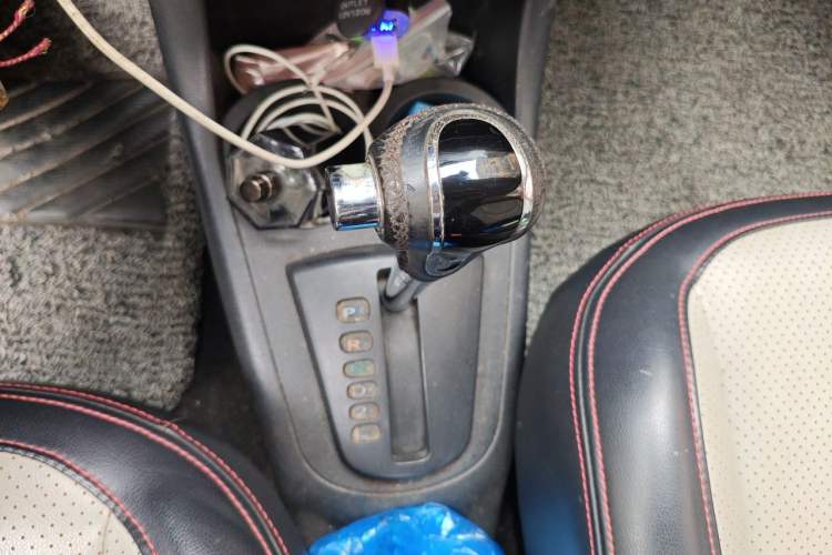 Used Geely Auto Panda Classic 2015 1.5L Automatic Cool & Fun Edition Gear Lever