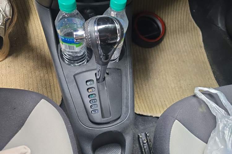 Used Geely Auto Panda Classic 2015 1.5L Automatic Cool & Fun Edition Gear Lever