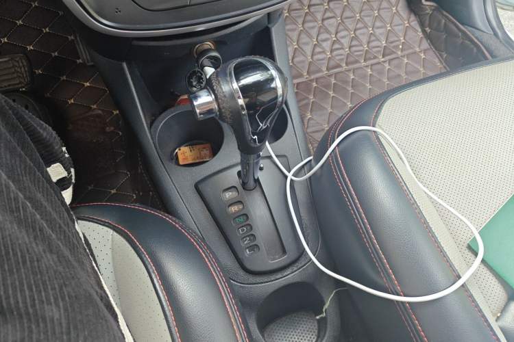 Used Geely Auto Panda Classic 2015 1.5L Automatic Cool & Fun Edition Gear Lever