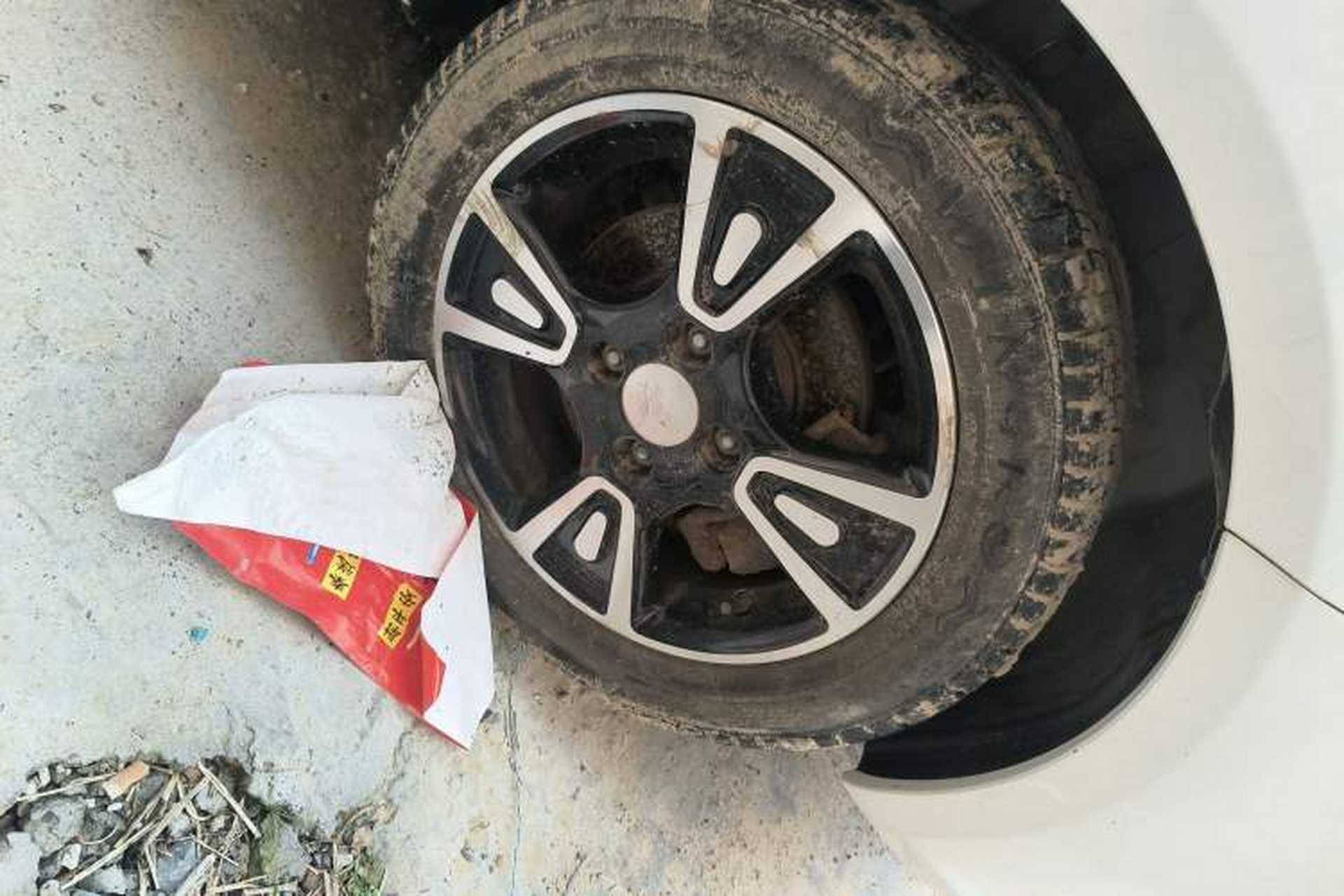 Used Geely Auto Panda Classic 2015 1.0L Manual "Mengdong" Edition Right Front Wheel Hub