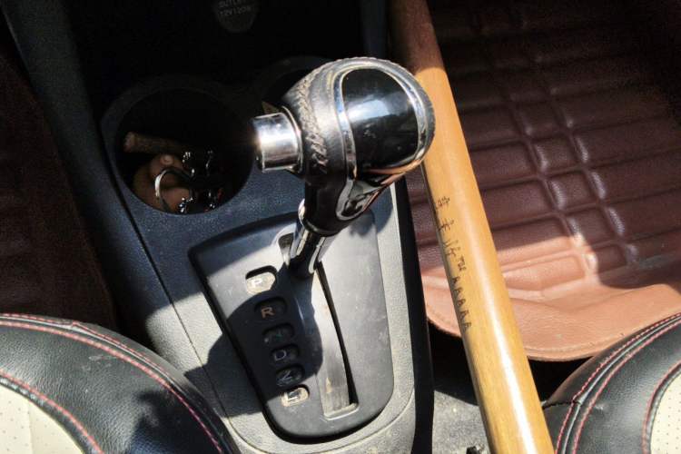 Used Geely Auto Panda Classic 2015 1.5L Automatic Cool & Fun Edition Gear Lever
