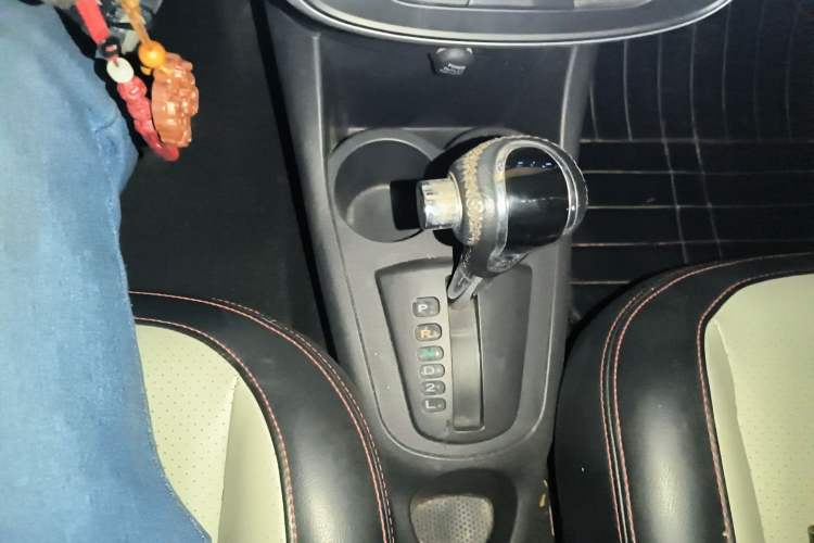Used Geely Auto Panda Classic 2015 1.5L Automatic Cool & Fun Edition Gear Lever