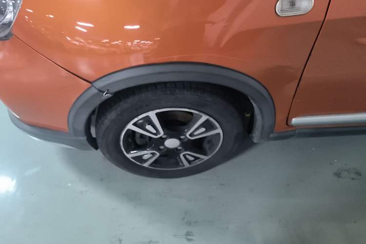 Used Geely Auto Panda Classic 2015 1.5L Automatic Cool & Fun Edition Left Front Wheel Hub