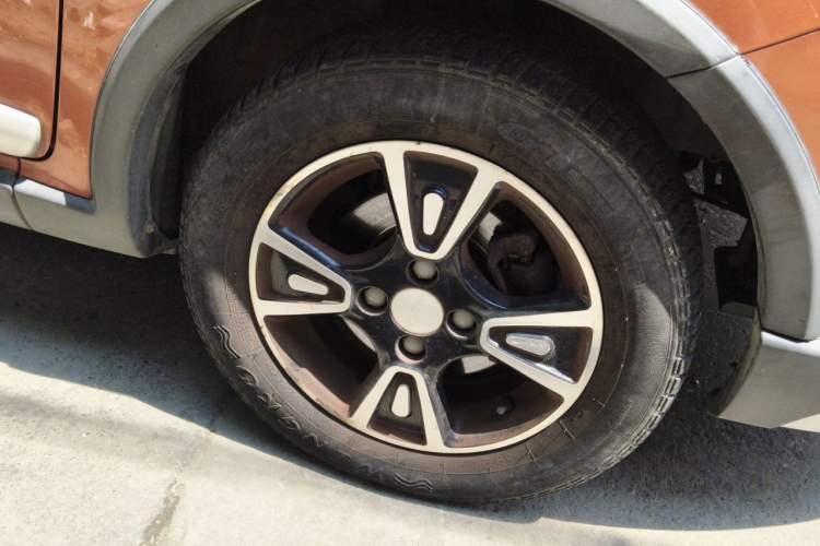 Used Geely Auto Panda Classic 2015 1.5L Automatic Cool & Fun Edition Right Front Wheel Hub