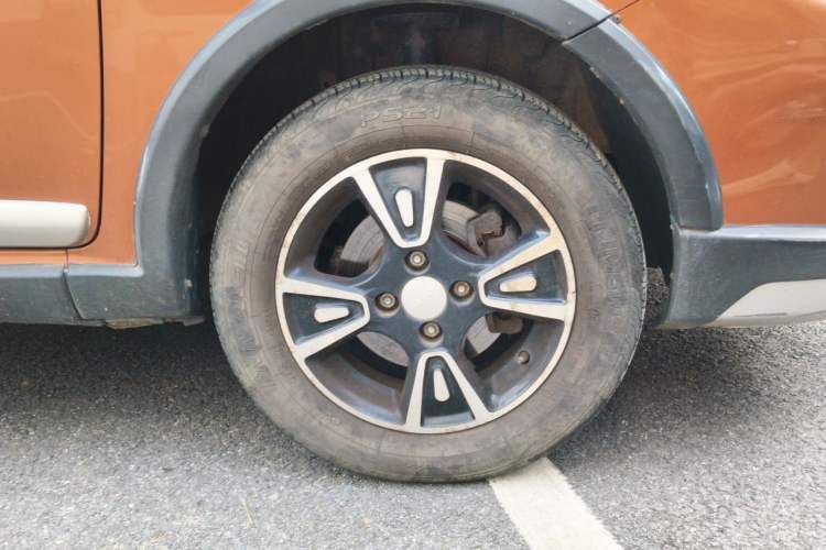 Used Geely Auto Panda Classic 2015 1.5L Automatic Cool & Fun Edition Right Front Wheel Hub