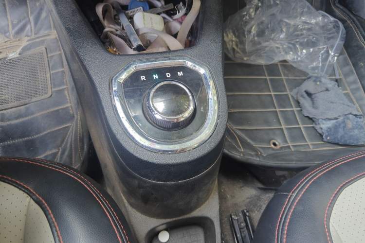 Used Geely Auto Panda Classic 2016 1.0L IMT Cool Fun Edition Gear Lever