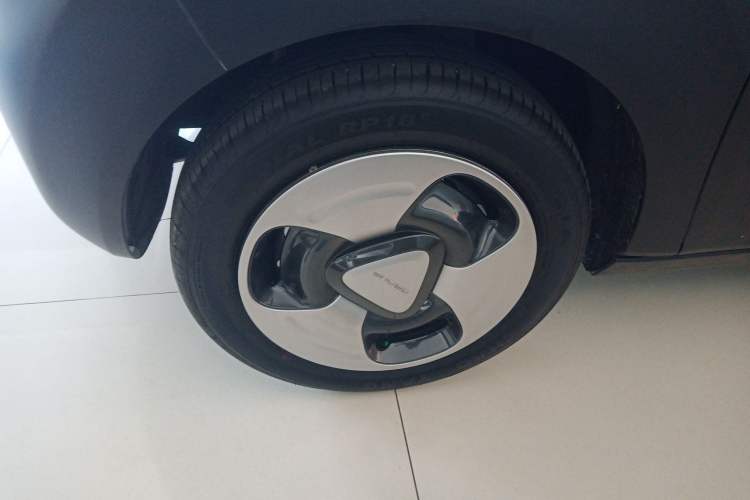 Used Geely Auto Panda Classic 2023 Panda Mini New Year Edition Treasure Bear Left Front Wheel Hub