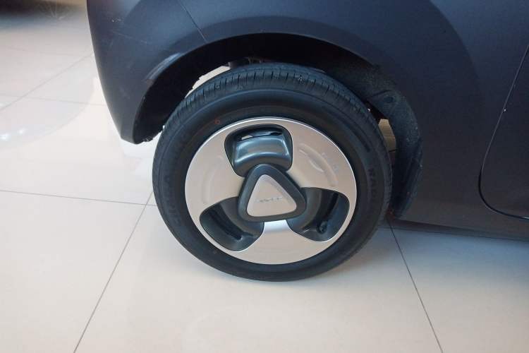 Used Geely Auto Panda Classic 2023 Panda Mini New Year Edition Treasure Bear Right Rear Wheel Hub