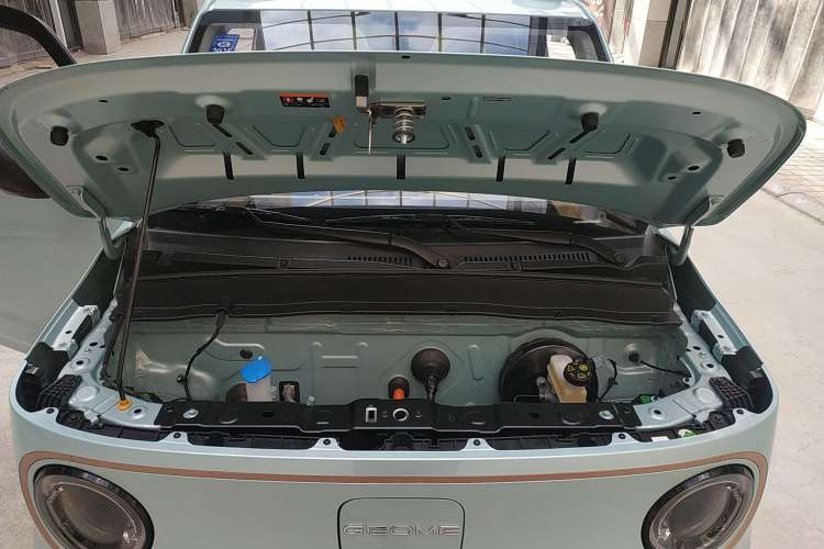 Used Geely Auto Panda Classic 2023 Panda Mini 200km Endurance Bear Engine Bay