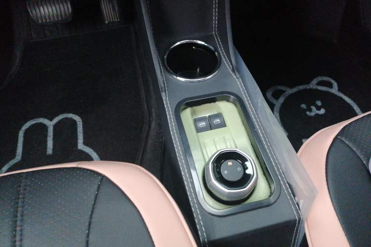 Used Geely Auto Panda Classic 2023 Panda Mini 200km Endurance Bear Gear Lever