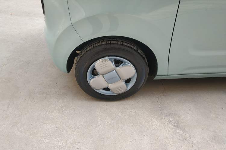 Used Geely Auto Panda Classic 2023 Panda Mini 200km Endurance Bear Left Front Wheel Hub