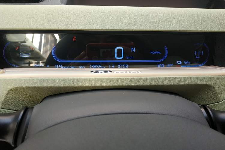 Used Geely Auto Panda Classic 2023 Panda Mini 200km Endurance Bear Odometer Close Up