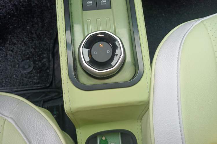 Used Geely Auto Panda Classic 2023 Panda Mini 200km Dynamic Bear Gear Lever