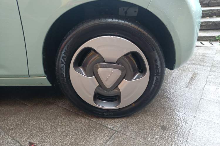 Used Geely Auto Panda Classic 2023 Panda Mini 200km Dynamic Bear Right Front Wheel Hub