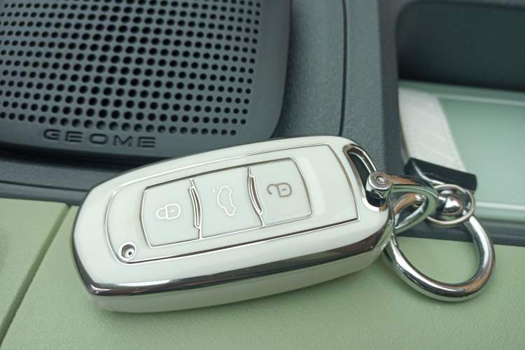 Used Geely Auto Panda Classic 2023 Panda Mini 200km Dynamic Bear Vehicle Key