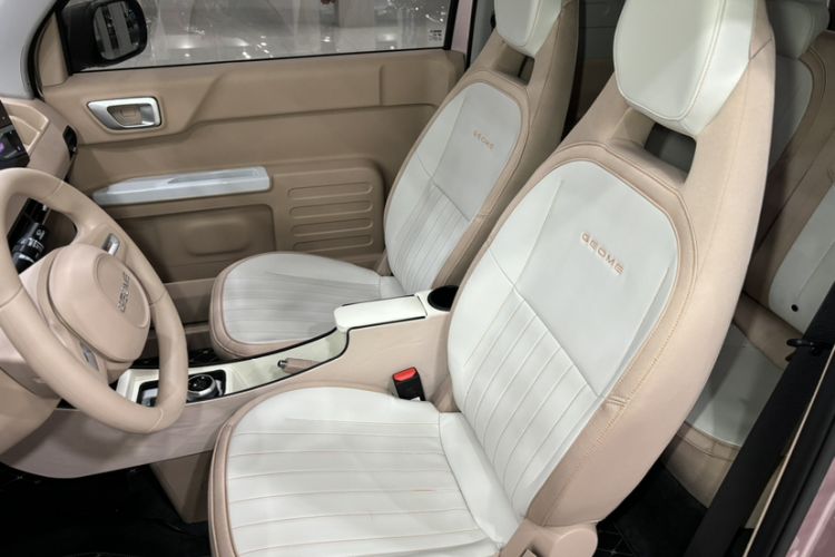 Used Geely Auto Panda Classic 2023 Panda Mini 200km Endurance Bear Interior 2