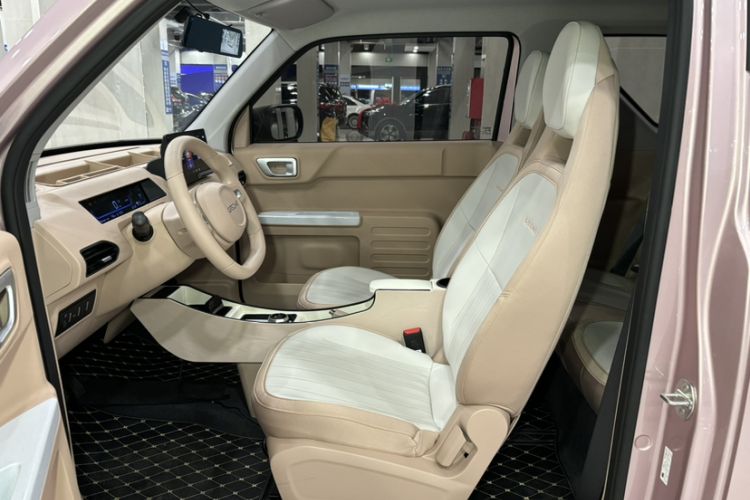 Used Geely Auto Panda Classic 2023 Panda Mini 200km Endurance Bear Interior 3