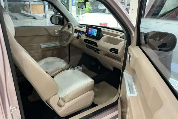 Used Geely Auto Panda Classic 2023 Panda Mini 200km Endurance Bear Interior 3