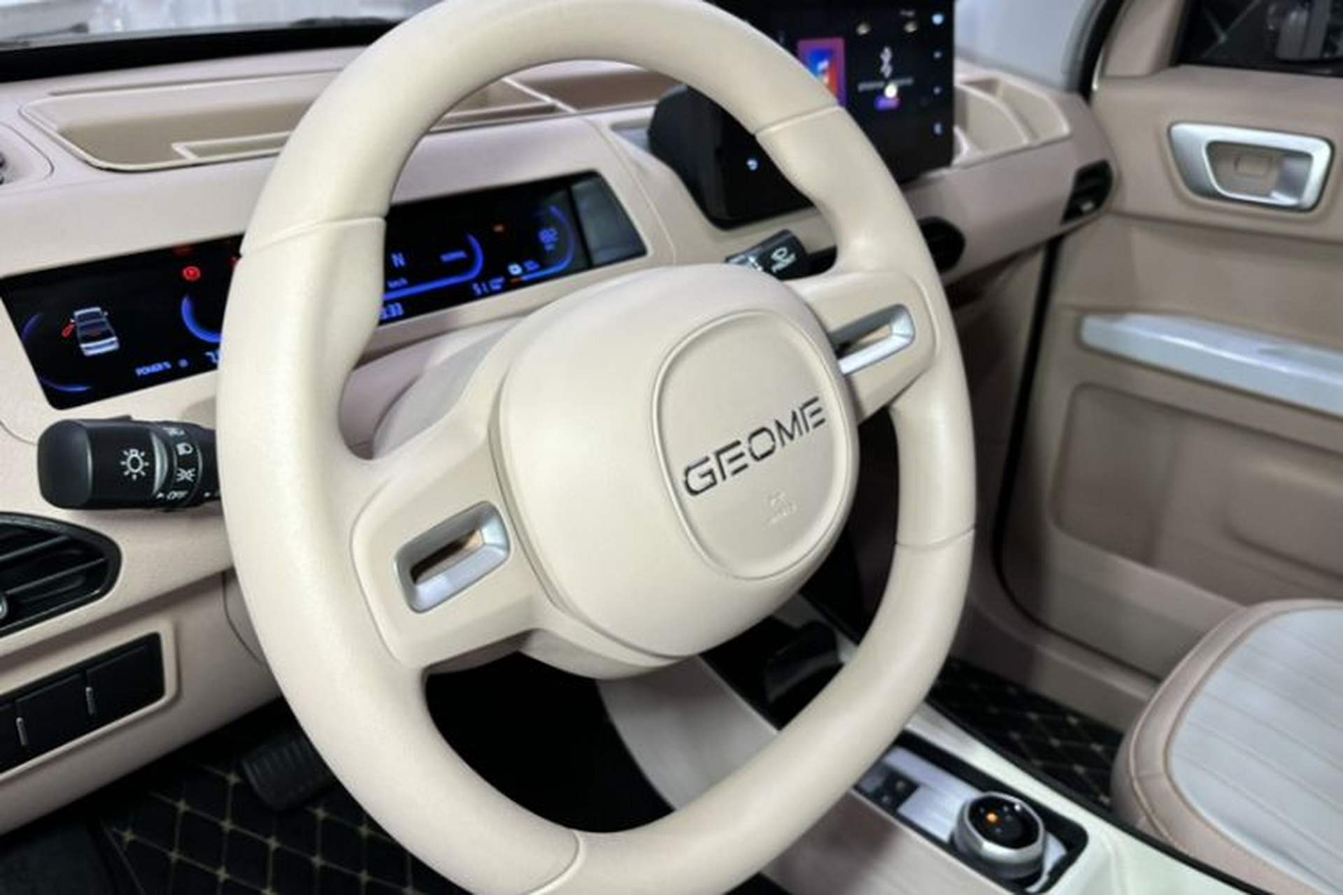 Used Geely Auto Panda Classic 2023 Panda Mini 200km Endurance Bear Interior 4