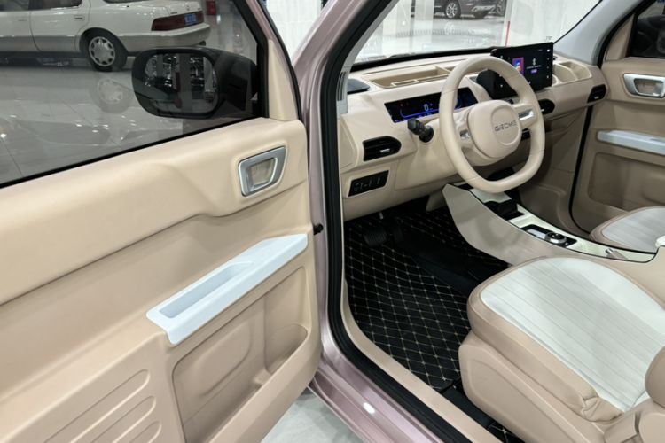 Used Geely Auto Panda Classic 2023 Panda Mini 200km Endurance Bear Interior 5