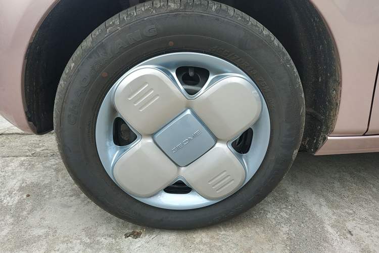Used Geely Auto Panda Classic 2023 Panda Mini 200km Endurance Bear Left Front Wheel Hub