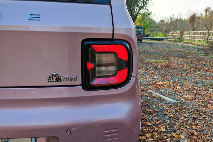 Used Geely Auto Panda Classic 2023 Panda Mini 200km Endurance Bear Right Rear Taillight
