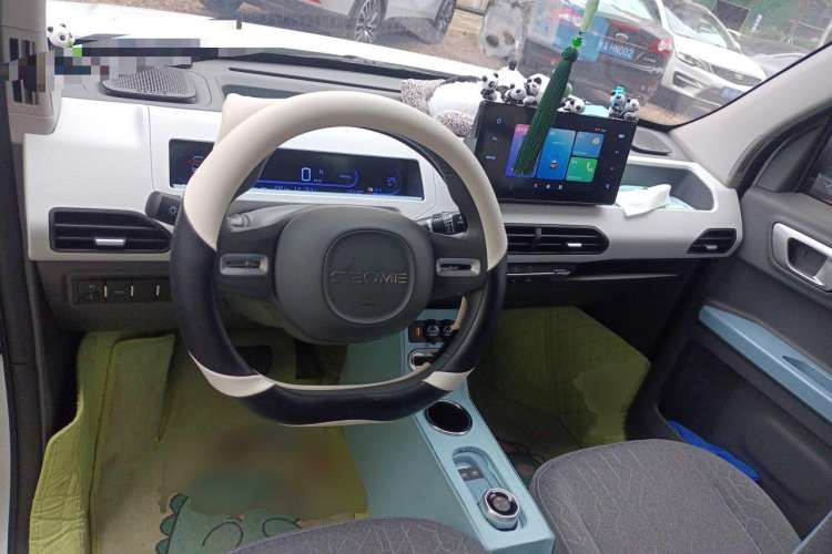Used Geely Auto Panda Classic 2023 Panda Mini 200km Endurance Bear Center Console