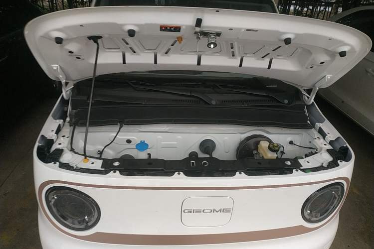 Used Geely Auto Panda Classic 2023 Panda Mini 200km Endurance Bear Engine Bay