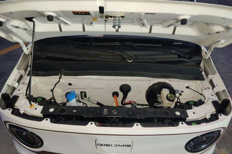 Used Geely Auto Panda Classic 2023 Panda Mini 200km Endurance Bear Engine Bay