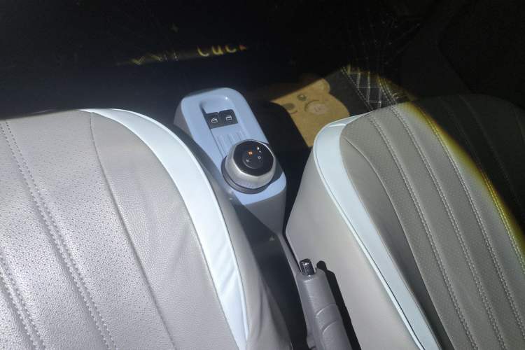 Used Geely Auto Panda Classic 2023 Panda Mini 200km Endurance Bear Gear Lever