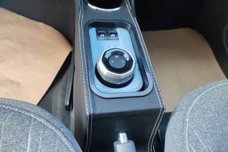 Used Geely Auto Panda Classic 2023 Panda Mini 200km Endurance Bear Gear Lever