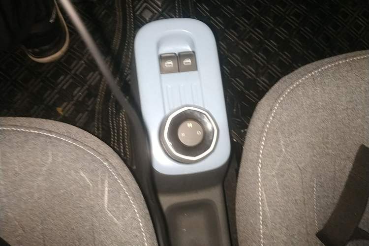 Used Geely Auto Panda Classic 2023 Panda Mini 200km Endurance Bear Gear Lever