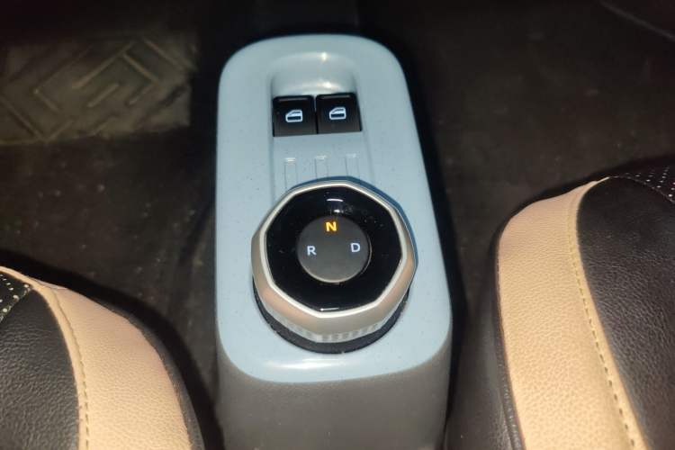 Used Geely Auto Panda Classic 2023 Panda Mini 200km Endurance Bear Gear Lever