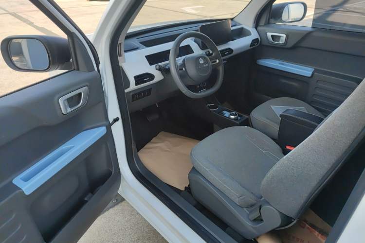 Used Geely Auto Panda Classic 2023 Panda Mini 200km Endurance Bear Interior 2