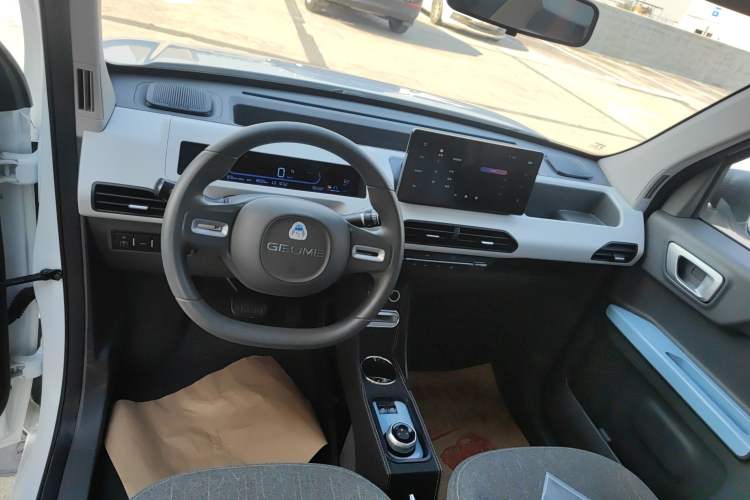 Used Geely Auto Panda Classic 2023 Panda Mini 200km Endurance Bear Interior 3
