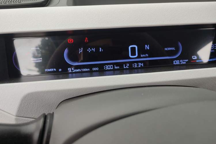 Used Geely Auto Panda Classic 2023 Panda Mini 200km Endurance Bear Odometer Close Up
