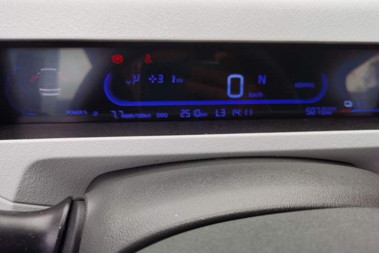 Used Geely Auto Panda Classic 2023 Panda Mini 200km Endurance Bear Odometer Close Up